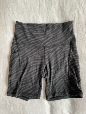Lululemon 6 inch Align Short with Pockets Black Zebra Print Women’s Bike Shorts